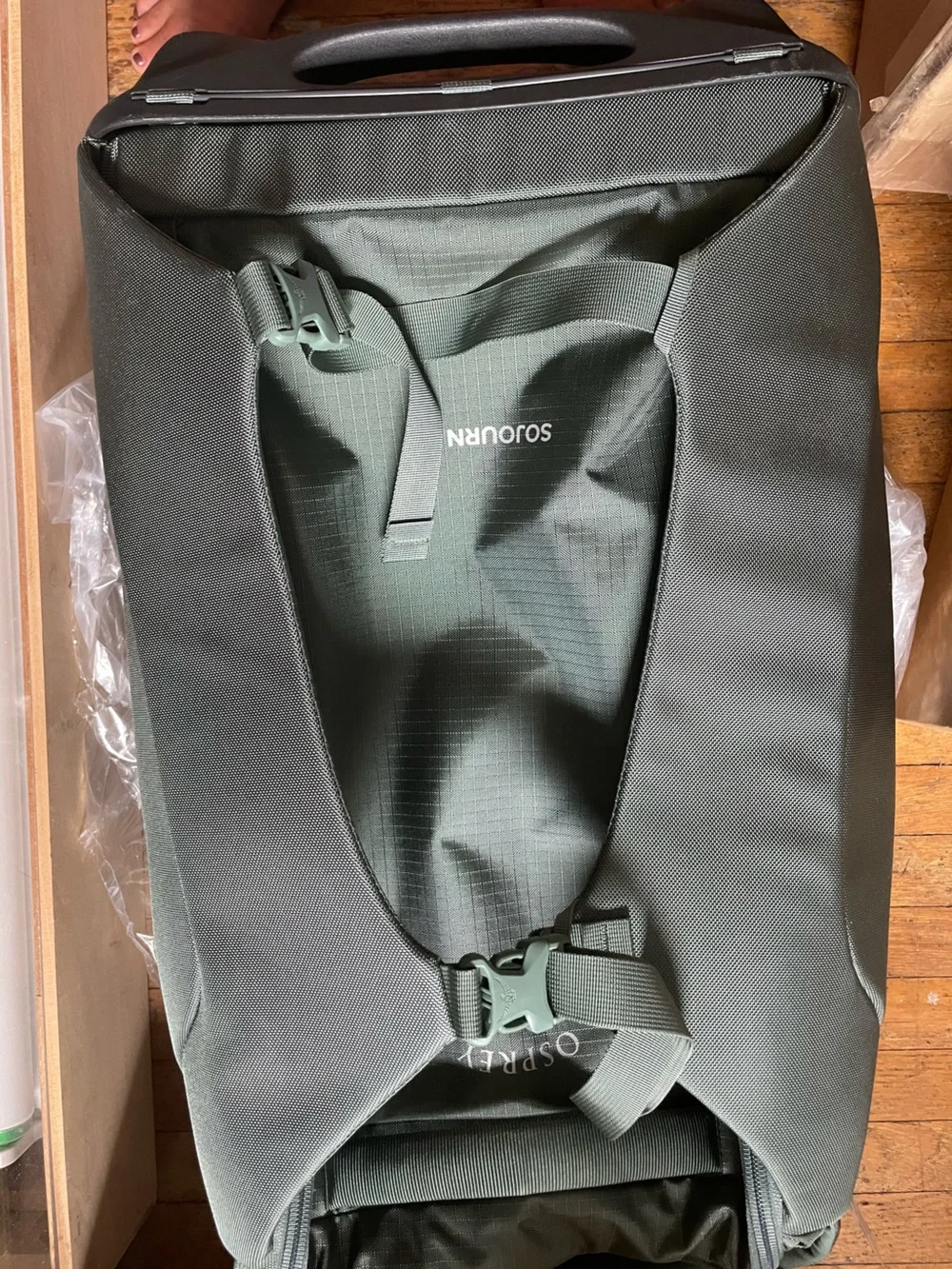 New Retail $430 Sojourn 22-Inch 45-Liter Wheeled Recycled Nylon Travel Pack bag